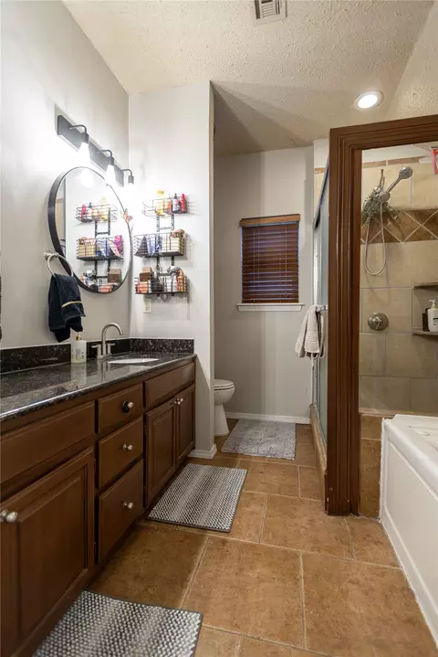 Bath - 1146 E 137th St E, Glenpool, OK 74033 photo 3 of 4