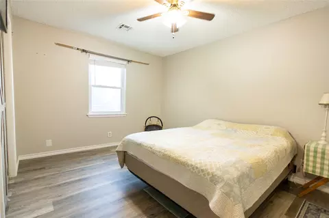 Bedroom - 1146 E 137th St E, Glenpool, OK 74033 photo 5 of 7