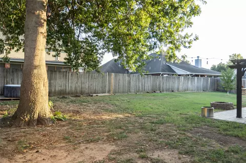 Exterior - 1146 E 137th St E, Glenpool, OK 74033 photo 10 of 12