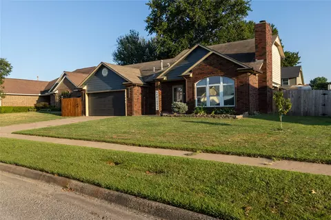 Exterior - 1146 E 137th St E, Glenpool, OK 74033 photo 2 of 12