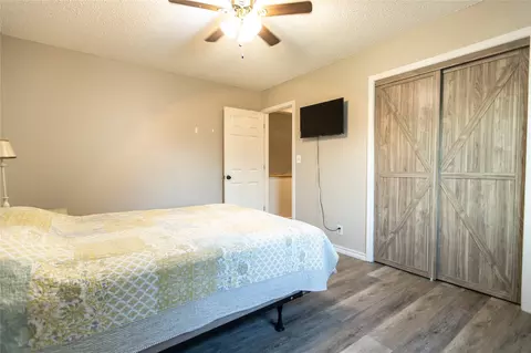 Bedroom - 1146 E 137th St E, Glenpool, OK 74033 photo 7 of 7