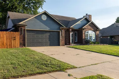 Exterior - 1146 E 137th St E, Glenpool, OK 74033 photo 3 of 12