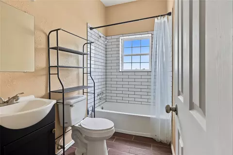 Bath - 208 E 3rd St, Skiatook, OK 74070 photo 1 of 1