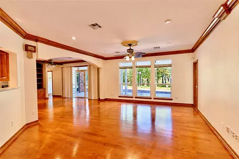 Living - 25 E Shoreline Dr, Eufaula, OK 74432 photo 1 of 9