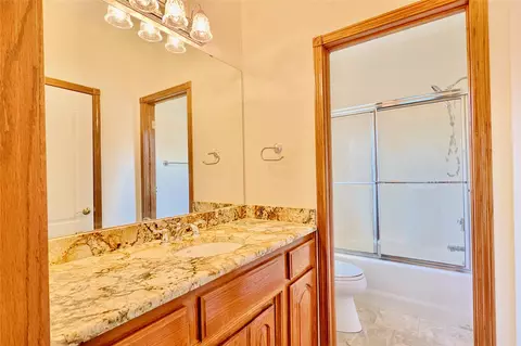 Bath - 25 E Shoreline Dr, Eufaula, OK 74432 photo 5 of 13
