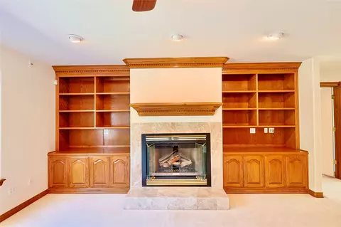 Living - 25 E Shoreline Dr, Eufaula, OK 74432 photo 5 of 9