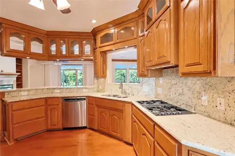 Kitchen - 25 E Shoreline Dr, Eufaula, OK 74432 photo 3 of 3