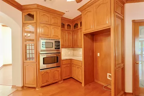 Kitchen - 25 E Shoreline Dr, Eufaula, OK 74432 photo 2 of 3