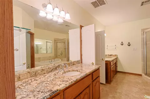 Bath - 25 E Shoreline Dr, Eufaula, OK 74432 photo 1 of 13