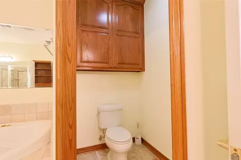 Bath - 25 E Shoreline Dr, Eufaula, OK 74432 photo 12 of 13