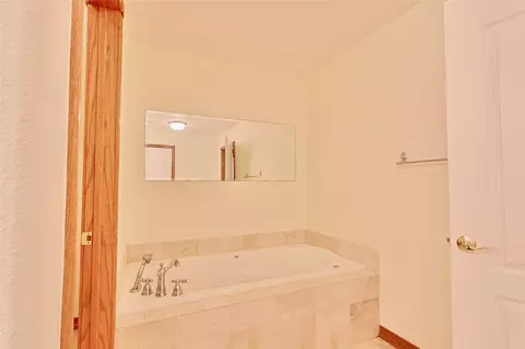 Bath - 25 E Shoreline Dr, Eufaula, OK 74432 photo 10 of 13
