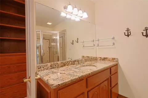 Bath - 25 E Shoreline Dr, Eufaula, OK 74432 photo 9 of 13