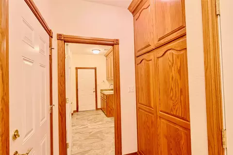 Entry Way - 25 E Shoreline Dr, Eufaula, OK 74432 photo 2 of 3