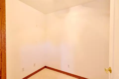 Bedroom - 25 E Shoreline Dr, Eufaula, OK 74432 photo 8 of 9