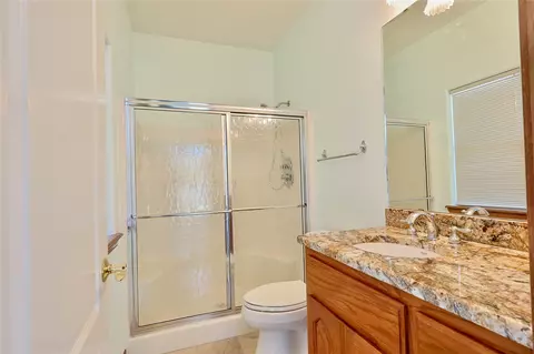 Bath - 25 E Shoreline Dr, Eufaula, OK 74432 photo 3 of 13