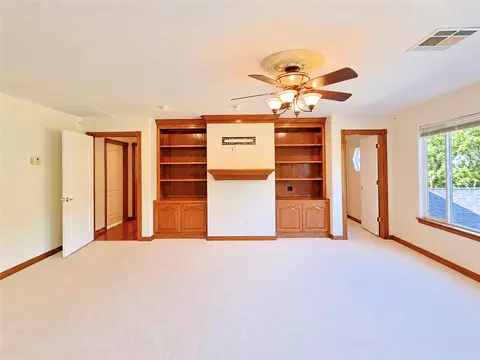 Living - 25 E Shoreline Dr, Eufaula, OK 74432 photo 3 of 9