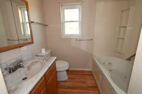 Bath - 452079 E 990 Rd, Vian, OK 74962 photo 1 of 3