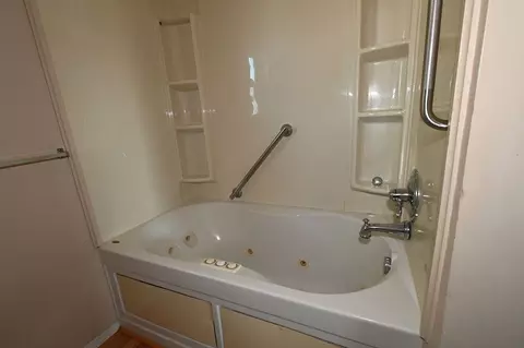 Bath - 452079 E 990 Rd, Vian, OK 74962 photo 2 of 3