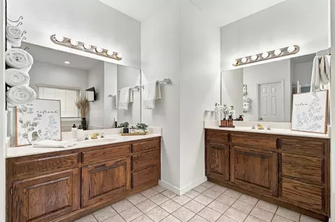 Bath - 5220 E 110th Pl, Tulsa, OK 74137 photo 1 of 6