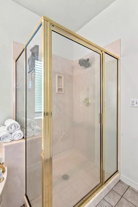Bath - 5220 E 110th Pl, Tulsa, OK 74137 photo 3 of 6