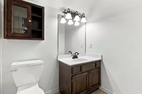 Bath - 5220 E 110th Pl, Tulsa, OK 74137 photo 4 of 6