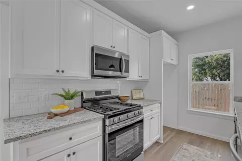 Kitchen - 1048 E Young Pl, Tulsa, OK 74106 photo 3 of 6