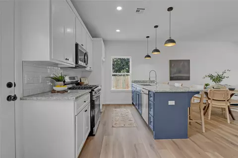 Kitchen - 1048 E Young Pl, Tulsa, OK 74106 photo 6 of 6