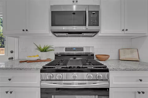 Kitchen - 1048 E Young Pl, Tulsa, OK 74106 photo 4 of 6