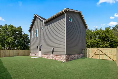 Exterior - 1048 E Young Pl, Tulsa, OK 74106 photo 8 of 8