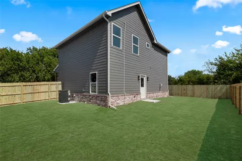 Exterior - 1048 E Young Pl, Tulsa, OK 74106 photo 7 of 8