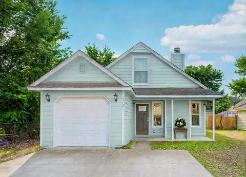 210 E 15th St, Mounds, OK 74047