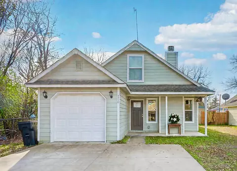 210 E 15th St, Mounds, OK 74047