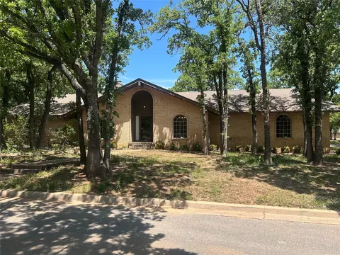 2913 Springdale Ln, Duncan, OK 73533