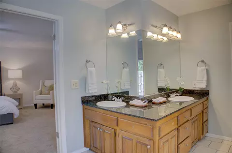 Bath - 7422 E 65th Pl, Tulsa, OK 74133 photo 3 of 10