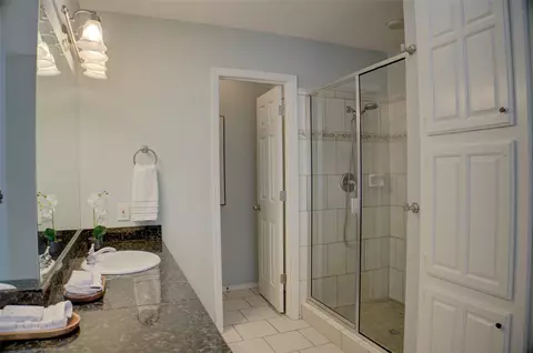 Bath - 7422 E 65th Pl, Tulsa, OK 74133 photo 5 of 10