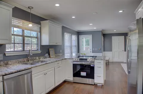 Kitchen - 7422 E 65th Pl, Tulsa, OK 74133 photo 5 of 8