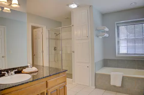 Bath - 7422 E 65th Pl, Tulsa, OK 74133 photo 2 of 10