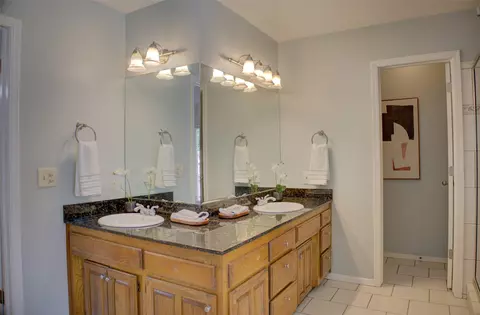 Bath - 7422 E 65th Pl, Tulsa, OK 74133 photo 4 of 10