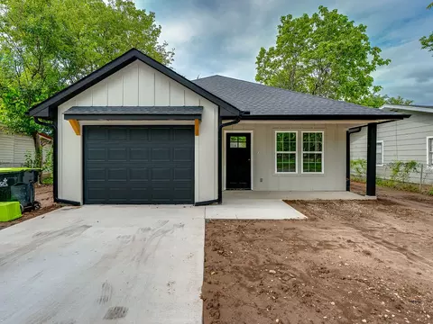 Exterior - 1319 Wolfe Ln, Ada, OK 74820 photo 2 of 4