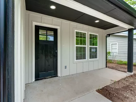 Exterior - 1319 Wolfe Ln, Ada, OK 74820 photo 3 of 4