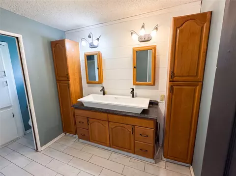 Bath - 20509 E Reno Ave, Harrah, OK 73045 photo 2 of 2