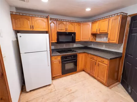 Kitchen - 20509 E Reno Ave, Harrah, OK 73045 photo 1 of 1