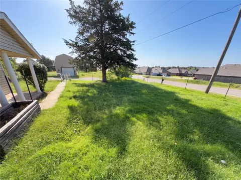 Exterior - 20509 E Reno Ave, Harrah, OK 73045 photo 3 of 4
