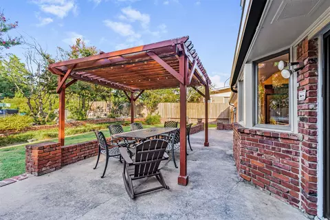 Exterior - 5401 E 65th St, Tulsa, OK 74136 photo 6 of 27