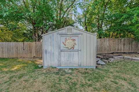 Exterior - 5401 E 65th St, Tulsa, OK 74136 photo 12 of 27