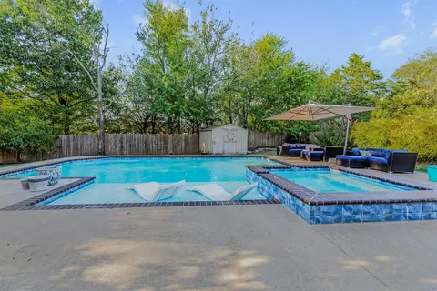 Exterior - 5401 E 65th St, Tulsa, OK 74136 photo 9 of 27