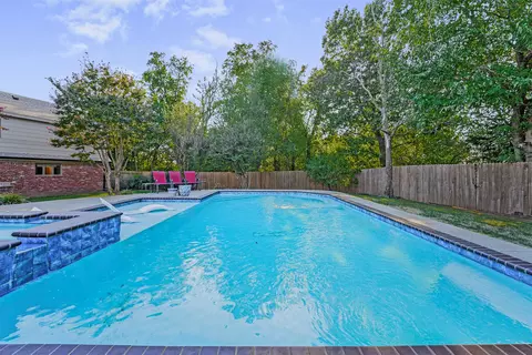 Exterior - 5401 E 65th St, Tulsa, OK 74136 photo 16 of 27