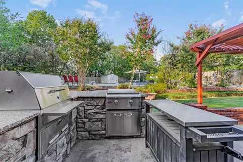 Kitchen - 5401 E 65th St, Tulsa, OK 74136 photo 5 of 5