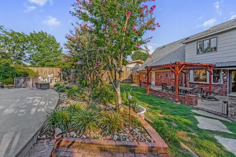 Exterior - 5401 E 65th St, Tulsa, OK 74136 photo 19 of 27