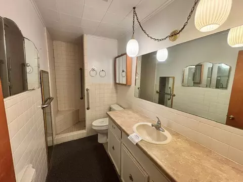 Bath - 211 S Ohio Ave, Haskell, OK 74436 photo 1 of 2
